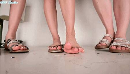 Latina Mamis bring a third! Sandals and feet crush! - MP4