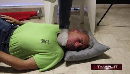 A980 Lady Bea in Feet in trampling