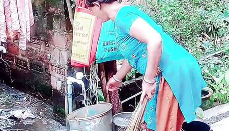 Take the hot young girl of Indian village to the forest and kissed his cheeks and his fuck