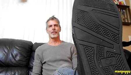 DILF Richard Lennox Show Off His Bare Feet
