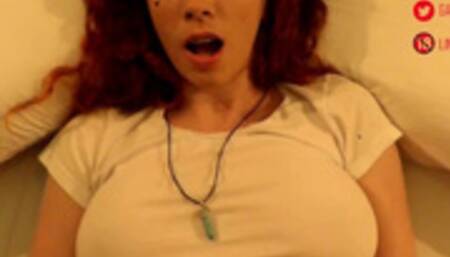 A irmã do seu melhor amigo te ajudando a bater punheta (ASMR JOI)