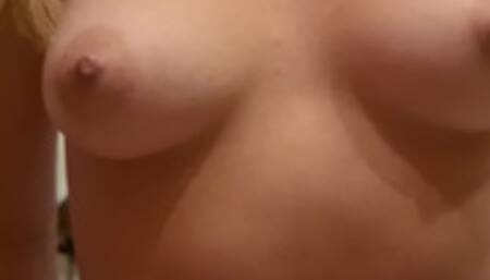 Trop EXCITER par sa il n'arrive pas à se retenir, belles rondeurs