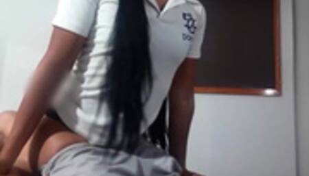 COLEGIALA JOVEN ESTUDIANTE Mexicana ! ALUMNA POPULAR COGIENDO CON GRANDE CULO