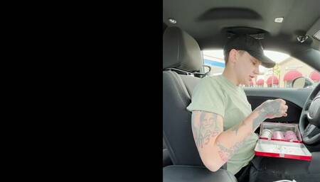 TS pussyboy enjoys les softcore in BTS with lesbian babe