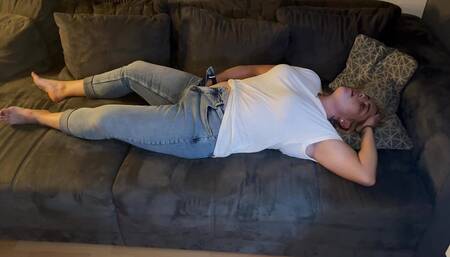 masturbation masturbating in jeans on the sofa multiple orgasms i twice rubbing satisfyer