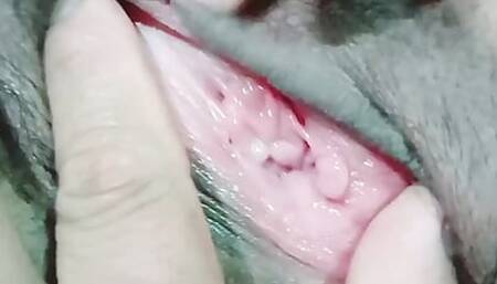 He made me come with his hands, putting his fingers inside my juicy pussy, I love to feel big orgasms.