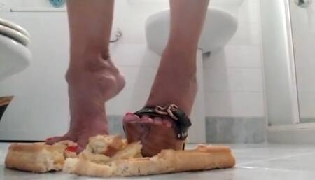 CRUSH TORTA CON TACCHI ALTI E PIEDI NUDI - CRUSH CAKE WITH HIGH HEELS AND BARE FEET -