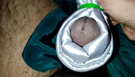 Satin silk handjob porn - Girlfriend satin skirt rollover and cum of dick head (134)