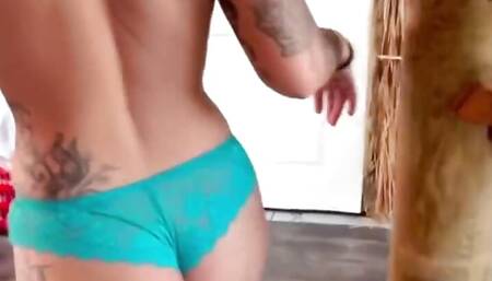 I Go with My Guy in the Restaurant Toilets to Empty Her Balls