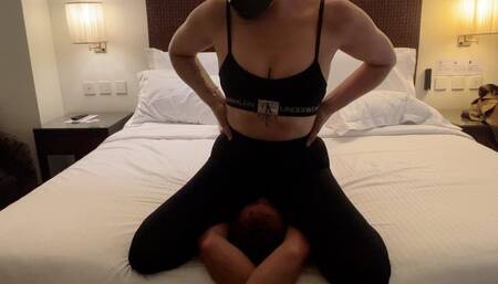 Brutal Facesitting By Yoga Instructor In Black Leggings - WMV