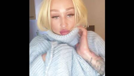 A real friend licks my college pussy without having to be asked