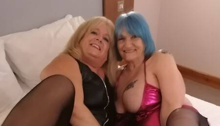 Nicola & Mazza Having girl on girl vibro fun