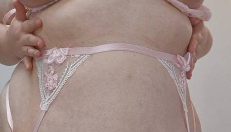 My gorgeous tummy: joy and pride!