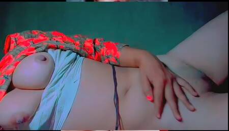 The youth of the pink hot beautiful pussy is very restless. I feel like cooling down the heat of my