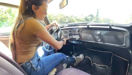 Jarlyn can't stand the car failing while driving on the highway