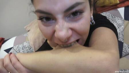 Mayla bites hard her forearms and knees - Episode 3