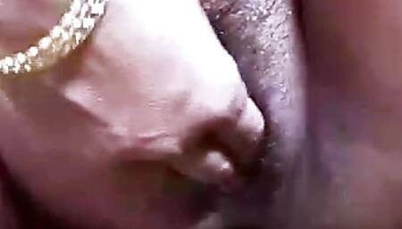 Indian hot bhabhi ne chut me fingering krke Pani nikala 2