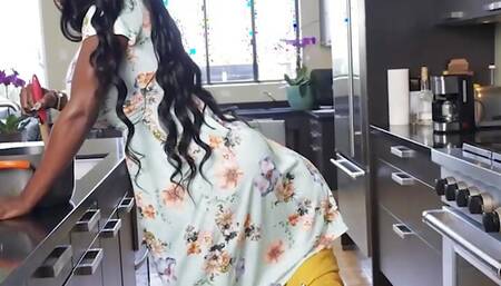 BRAZZERS - Elsie Catches Her Bf Fucking Her Stepmom Ebony Mystique & Decides To Join For A Steamy 3some