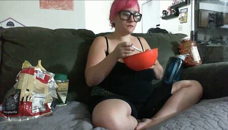 Chubby Feedee Madeline Chicken Parm Binge watching Tv 2015