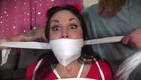 Gina Rae- I am the World's Greatest Escape Artist! WMV FILE