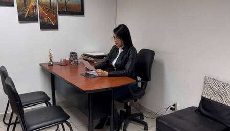 A day in the office, dominated by the powerful presence of the goddess Kahina