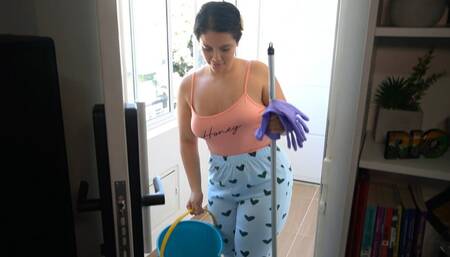 I FUCK MY SEXY NEIGHBOR AFTER CLEANING