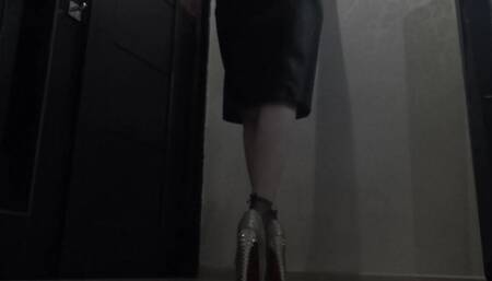 Sexy High Heels Walk and Culf Muscles Worship
