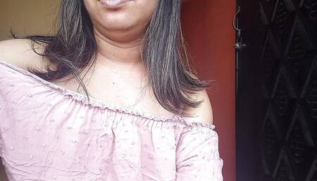 Neighbor!! She Peeks Outside the House so That the Neighbors Can See Her Juicy Pussy Very Hot She Masturbates