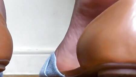 MILF Plays with Her Flats on Her Feet