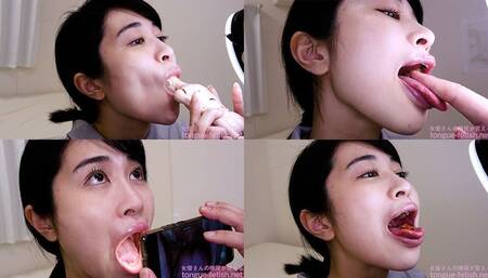 [Premium Edition] Mami Sakurai - Showing inside cute girl's mouth, chewing gummy candys, sucking fingers, licking and sucking human doll, and chewing dried sardines