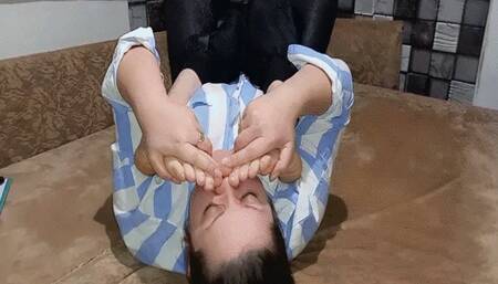 Only his feet in her head WMV