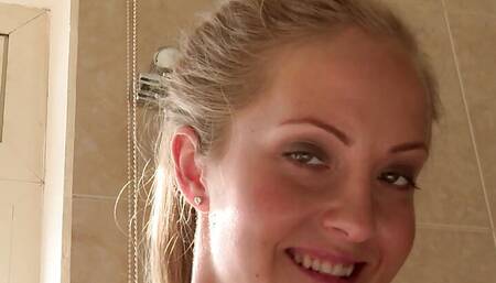 Sicilia Getting off in the Bath with Shower Head