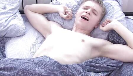 Cute Blonde James T Strips And Shows Off His Gigant Cock And Tight Ass!