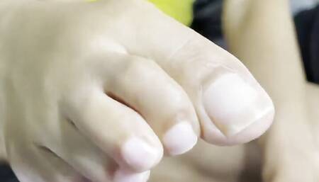 Step-mommmy Wants Her Toes Suck