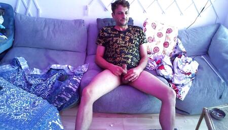 i love to show you my soft and small dick when i'm wanking and showing my hole