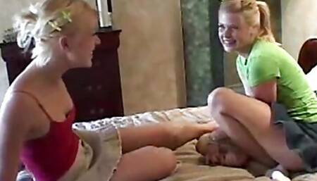 Lil Lexy and Summer gets naughty fingering Duo