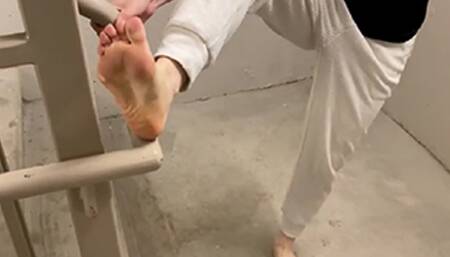 Inna Gets her Feet Dirty and Ignore You Tease - 720 MP4