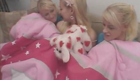 Three blond teen lesbians fingering eachothers pussy in bed