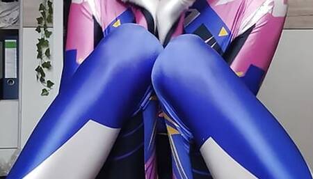 Ts gamergirl jerks off in her Cosplay bodysuit