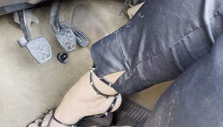 Chay coldstarts her old vw in strap high heels