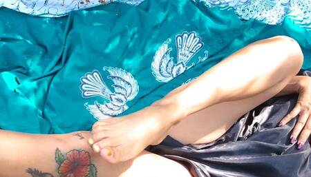 ASIAN MILF LEGS PRESENTING | Tina