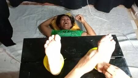 Yoandra Tickles in the vertical stocks