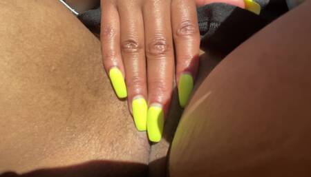 Ebony MILF Fingers Herself During Uber Ride