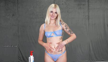 Harley Shows and Cleans Her Belly Button HD (1920x1080)