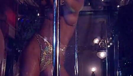 Wet dreams-Sogni bagnati Sc 2 full threesome scene