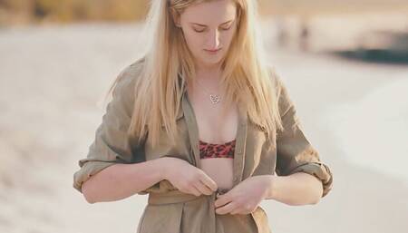 Olive Gee & Charlie Forde Swim & Make Out At The Beach!