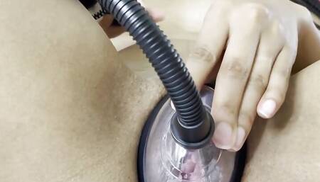 Ebony MILF Pumps Her Pussy