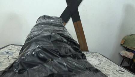 BRUNETTE MILF PAWG MUMMIFYING AND SMOTHERBOX HER SLAVE AND FARTING A LOT IN HIS FACE BY LATIFA AND DANIEL SANTIAGO CAM BY ALINE FULL HD