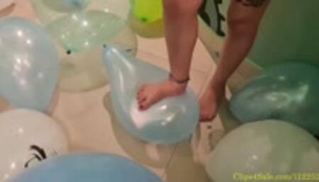 Safira Crushes 32 Balloons Under Her Feet