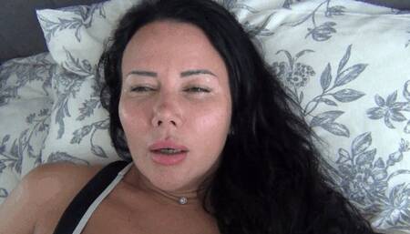 Smell my stinky breath when I yawn b